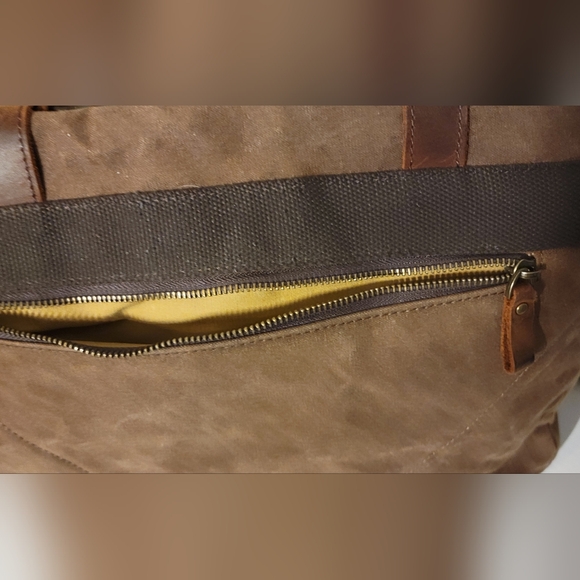 Nomad Trail Waxed Canvas Leather Messenger Bag - Picture 7 of 11